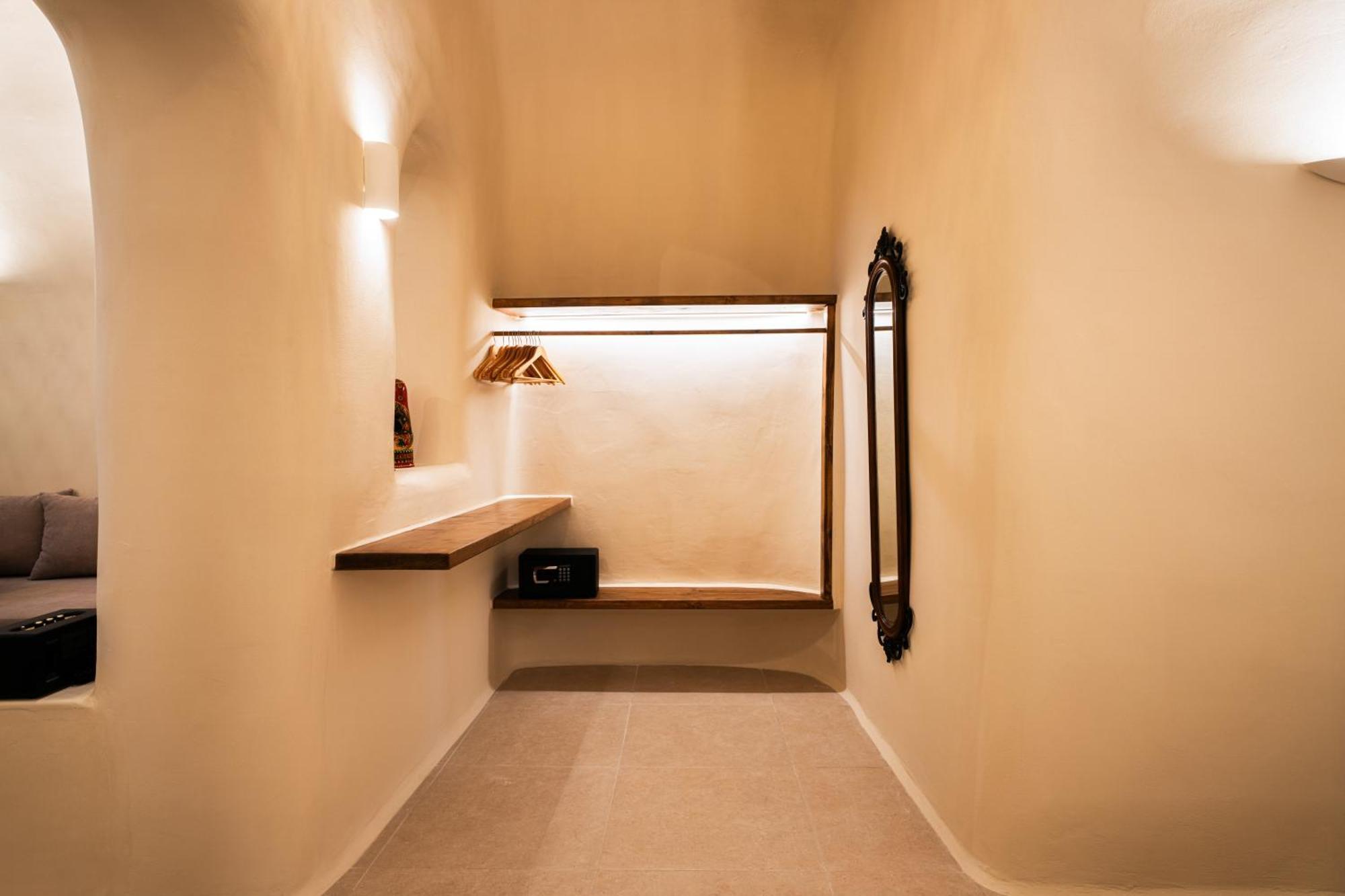 Approxi Cave: 2-bedroom Retreat Exo Gonia